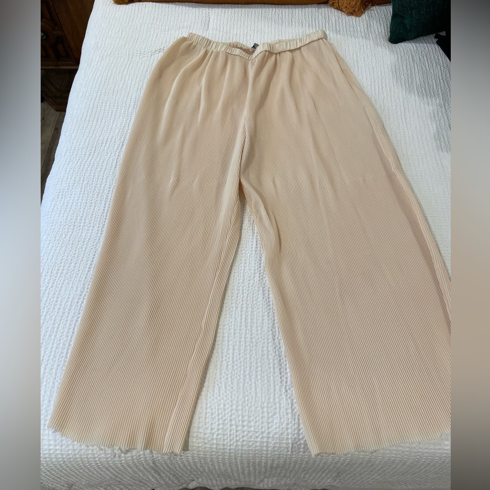Fashion Nova women’s cream pants size 1XL